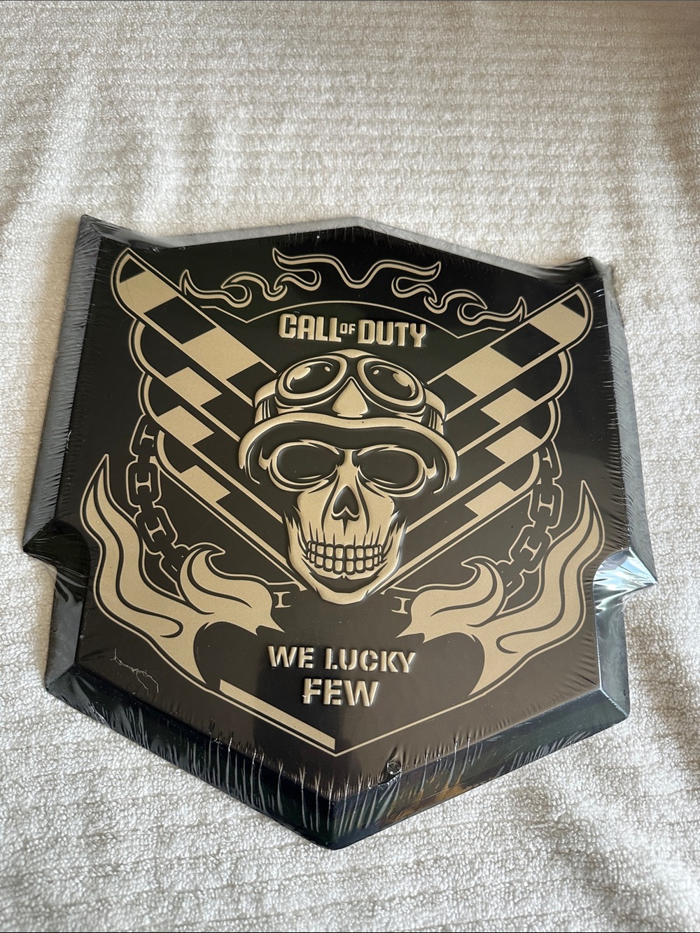 NWT Call of Duty Metal Skull Shield Wall Art - Black & Gold